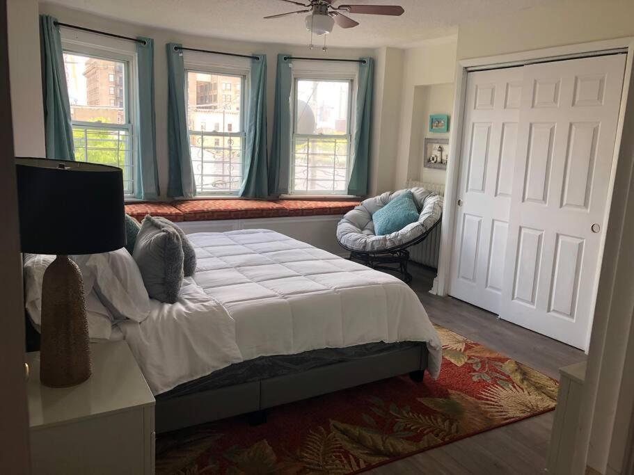 Apartment 2bed/1 Bath Spacious Apt Boardwalk, Beach, Casinos Atlantic City