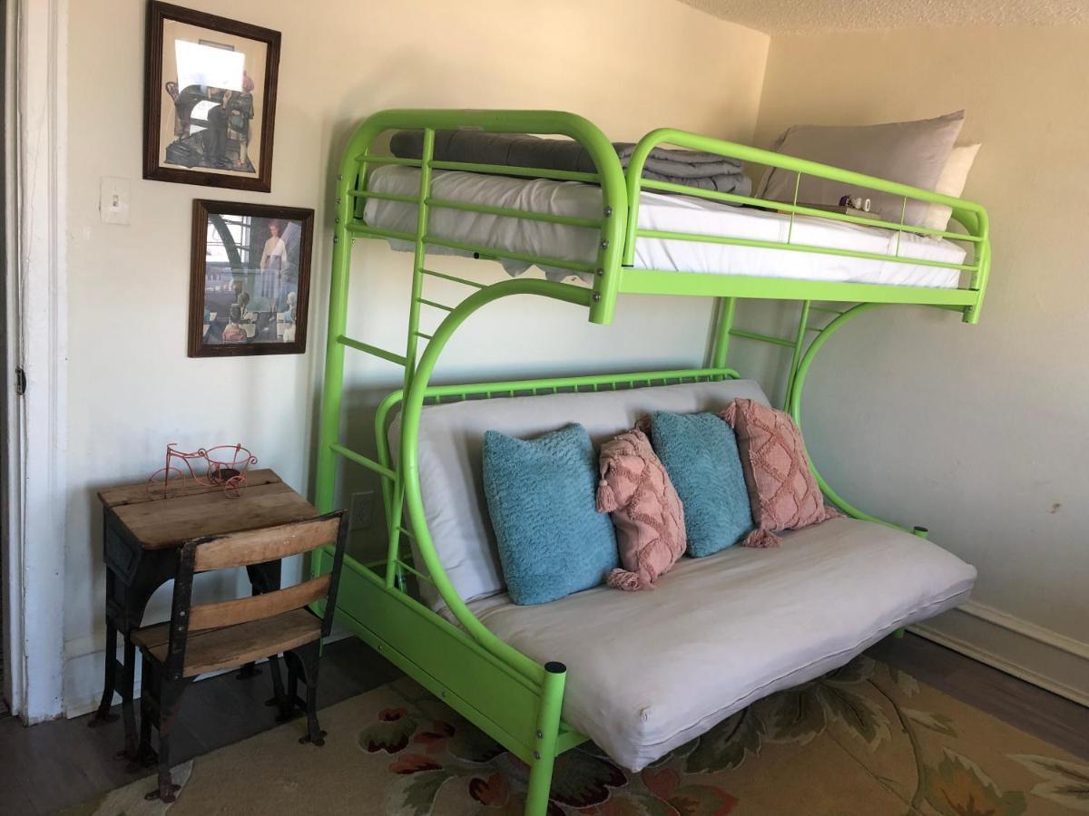 2bed/1 Bath Spacious Apt Boardwalk, Beach, Casinos *